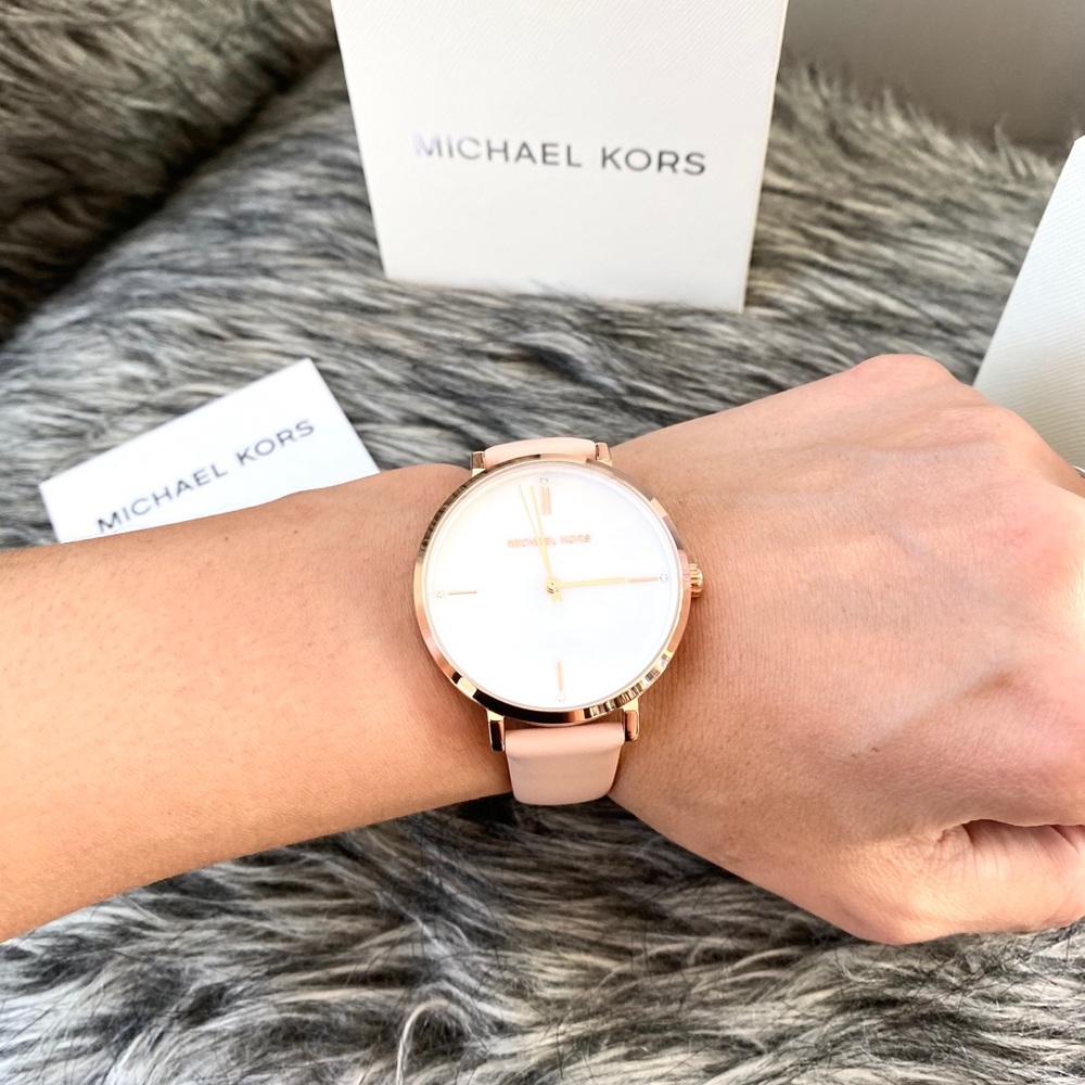 NWT authentic MK mother pearl rosegold blush watch - Picture 3 of 6